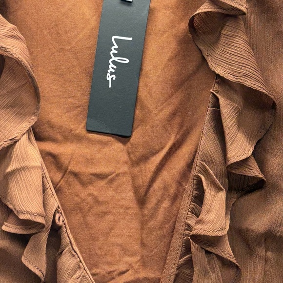 ✨Lulu's Briella Brown Ruffled Button-Front Top Size S - Picture 12 of 15
